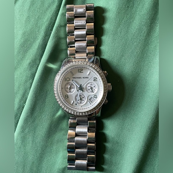 Michael Kors Silver Women's Watch - Picture 1 of 8